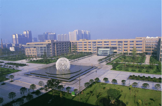 今天，和意思君一起看看成都雅思考场！